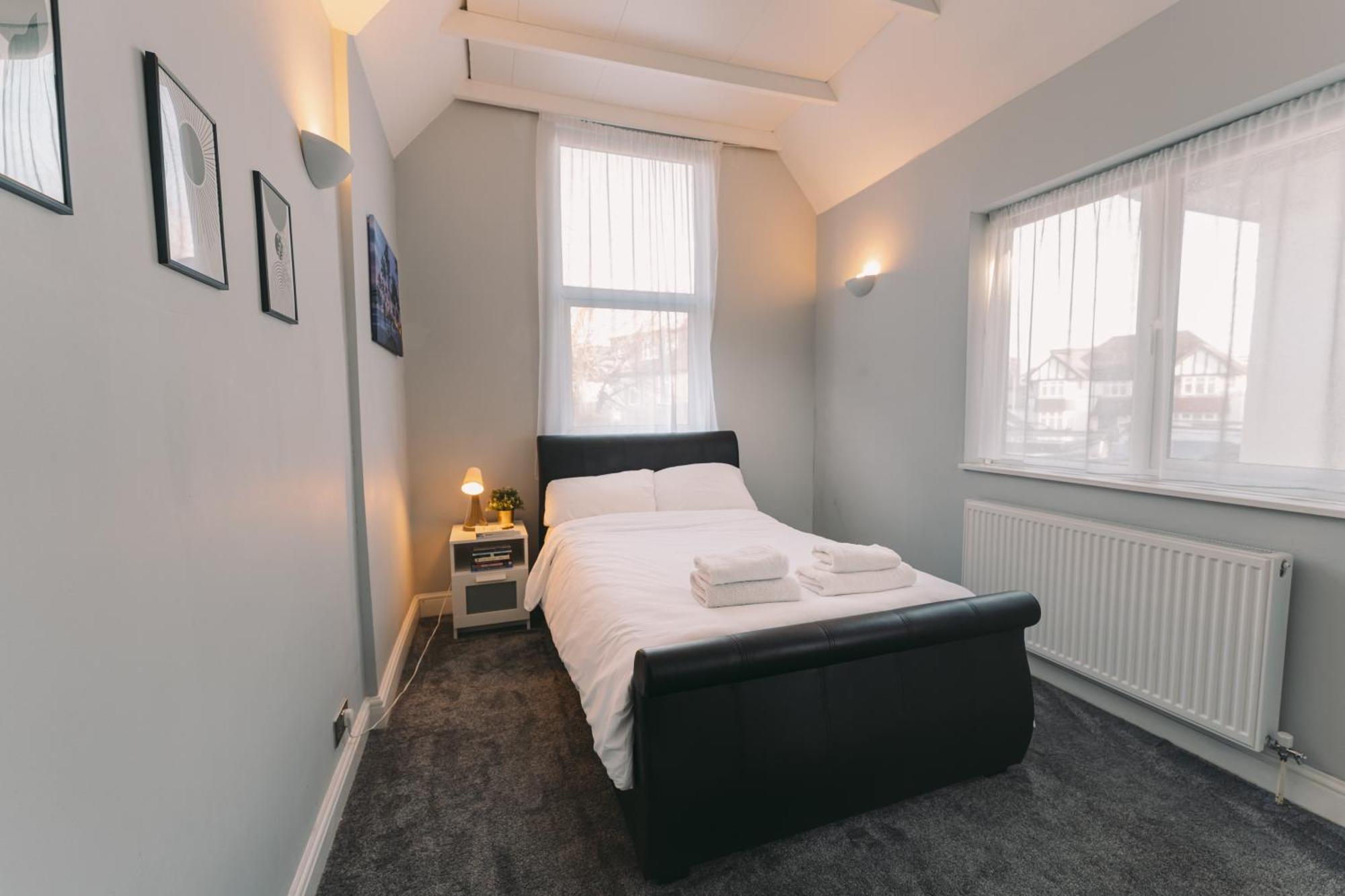 Modern Flat By The Underground. Appartement Londen Buitenkant foto