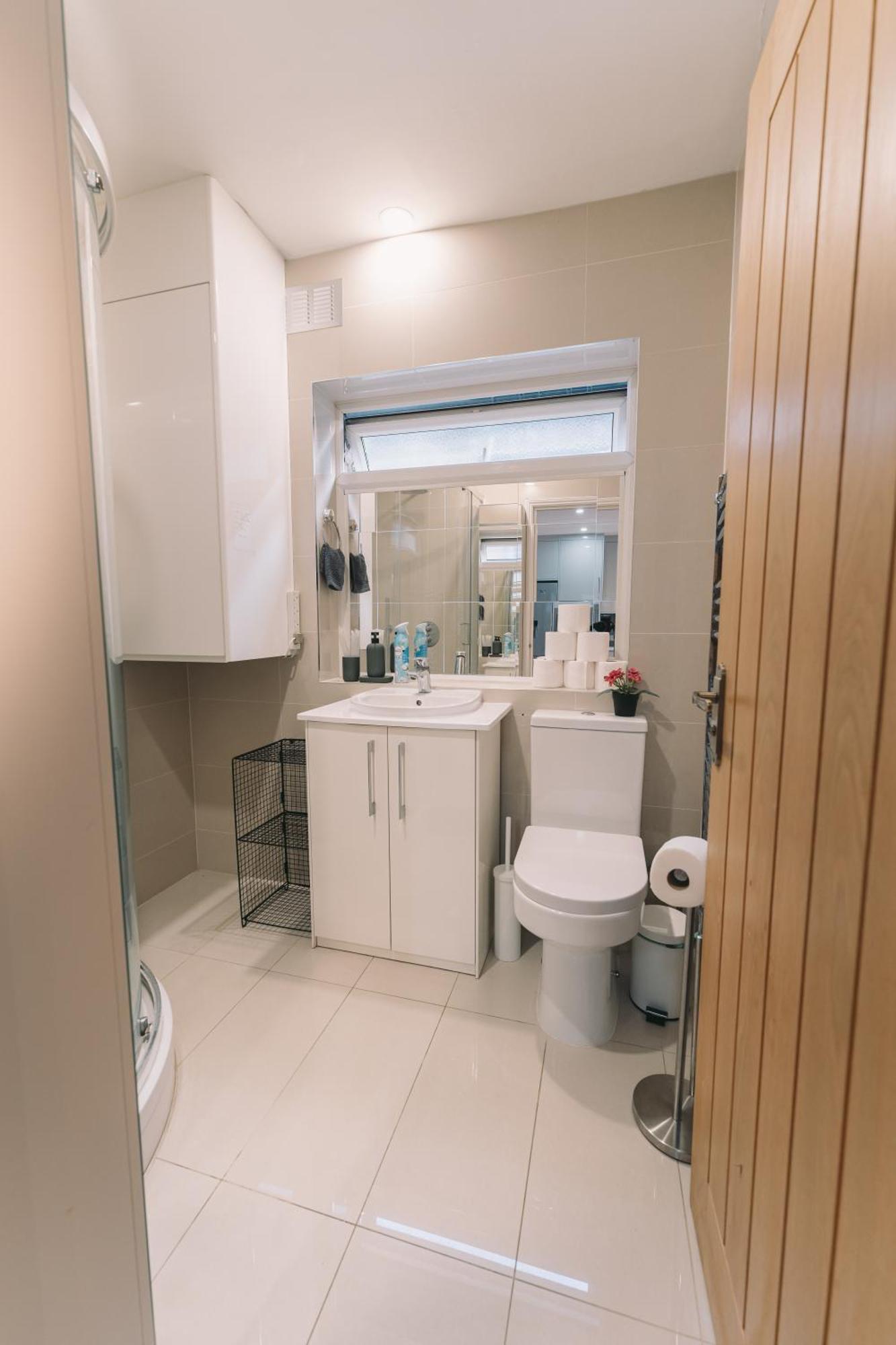 Modern Flat By The Underground. Appartement Londen Buitenkant foto
