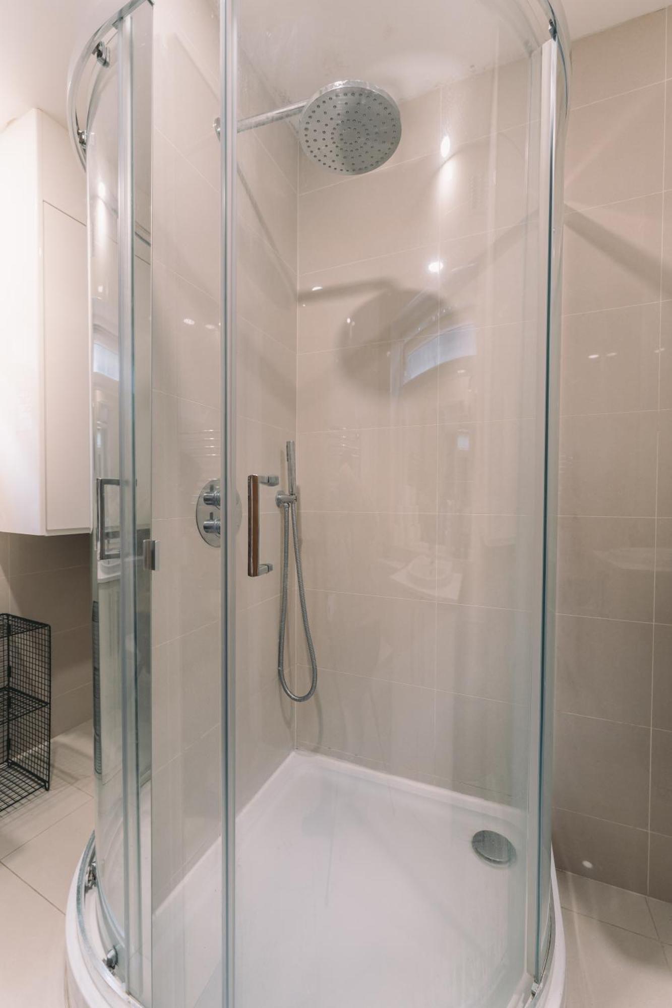 Modern Flat By The Underground. Appartement Londen Buitenkant foto