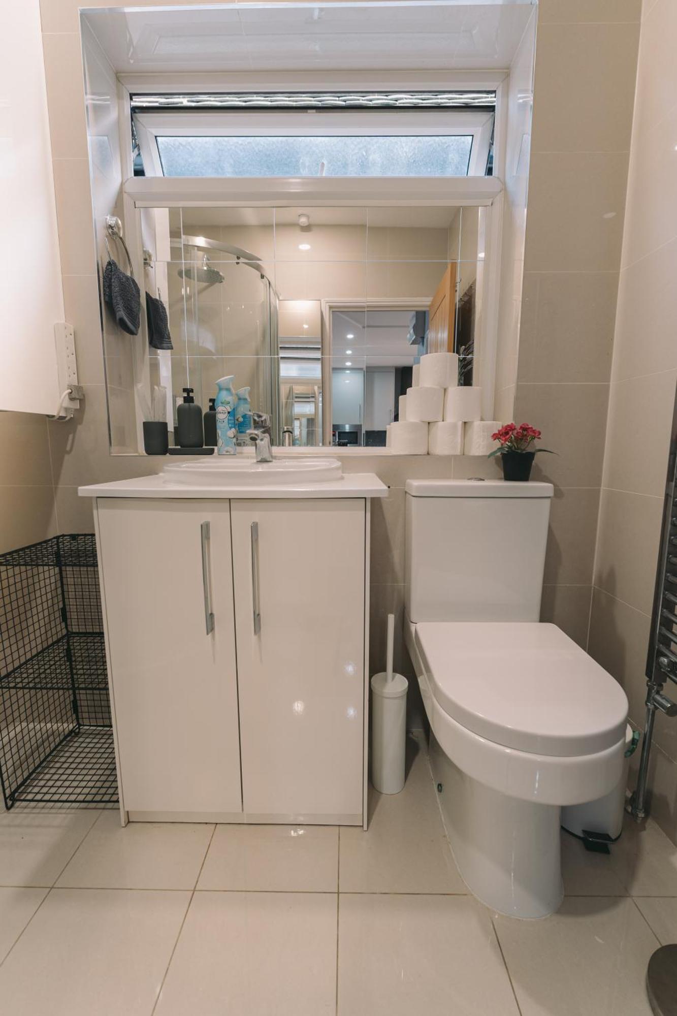 Modern Flat By The Underground. Appartement Londen Buitenkant foto